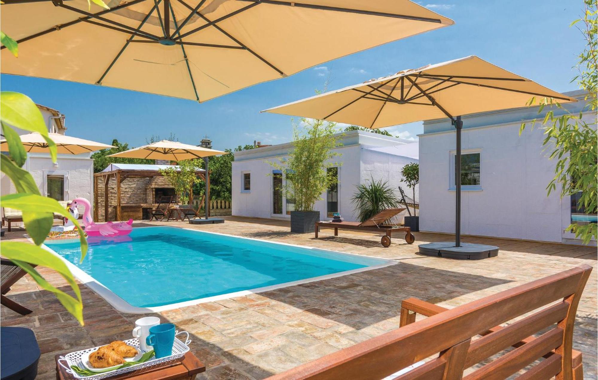 Pet Friendly In With Wifi Holiday home Petrcane